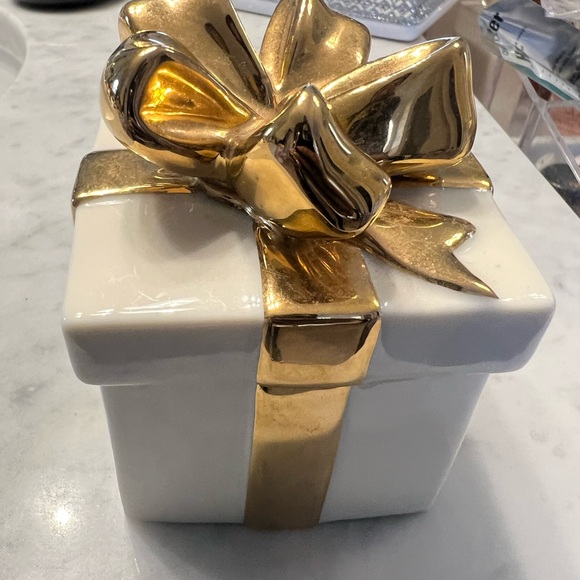 NWOT Mikasa Porcelain Ring/Jewelry box - Picture 2 of 6